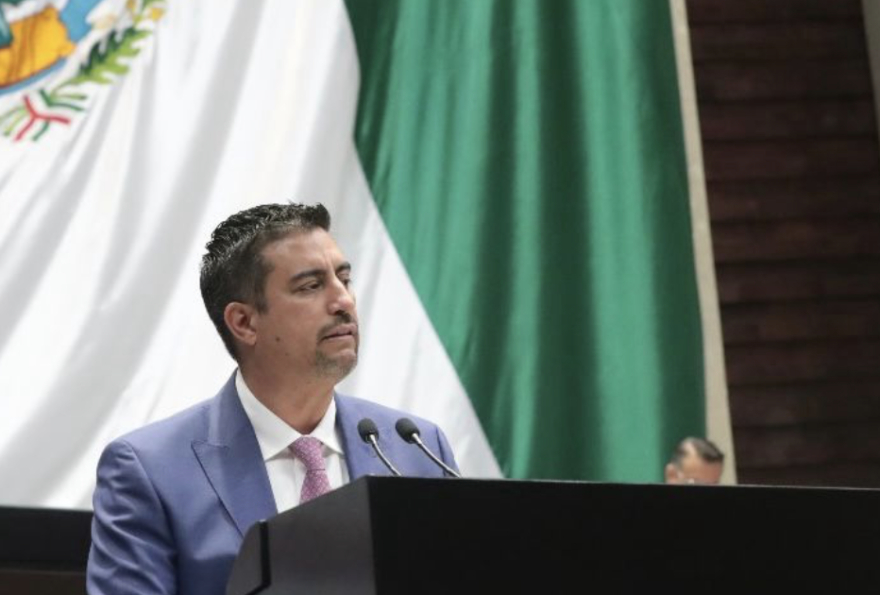 Morena ahora va por regulación de usuarios de motocicletas