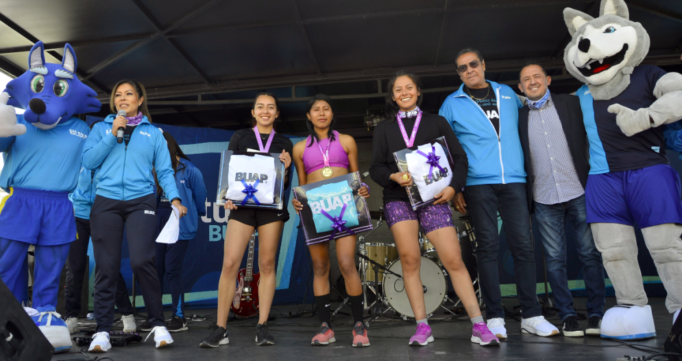 BUAP realiza su 1º carrera de la Mujer