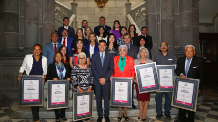 Ayuntamiento otorga “Premio al Mérito Docente” a maestros destacados