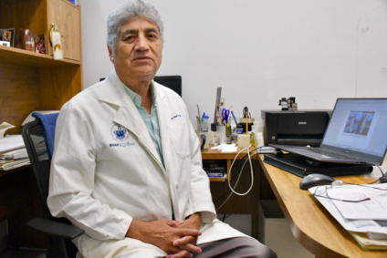 Investigador de la BUAP estudia bacteria capaz de descomponer PET