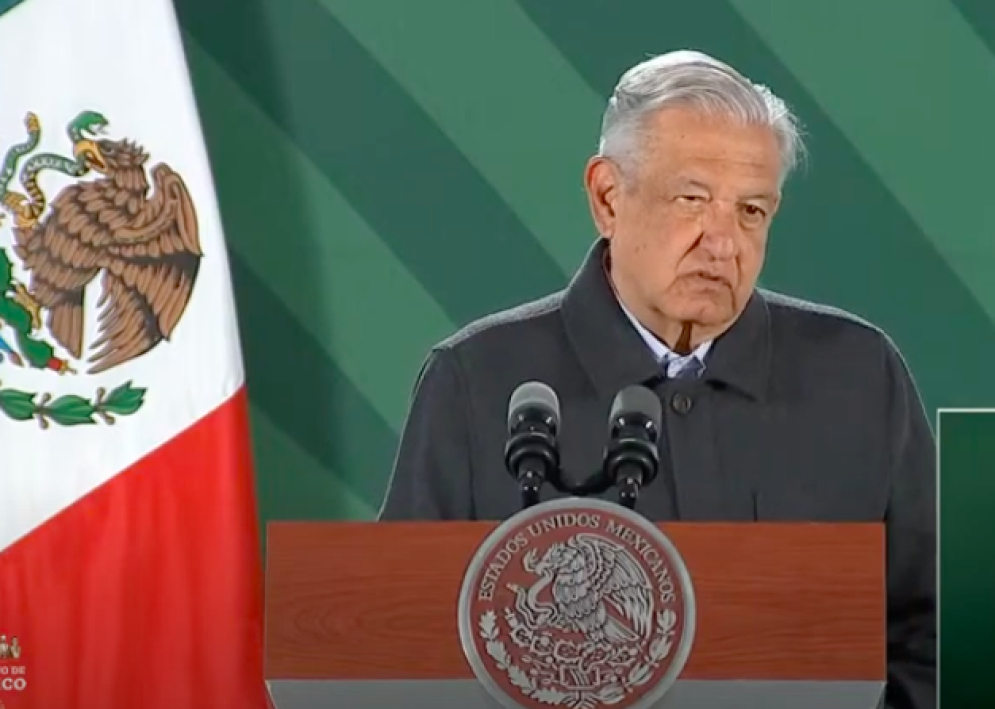 AMLO acusa que medios de comunicación ejercen manipulación para que empresas puedan robar