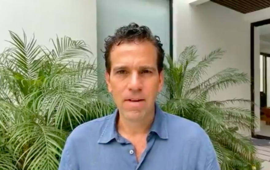 Revira Loret de Mola a AMLO "Me acusa de montajes el que rifa un avión, visita enfermos de COVID falsos y miente con las cifras de muertos por la pandemia"