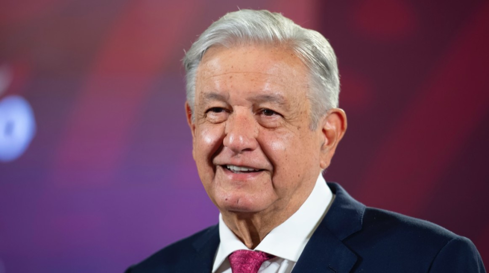 AMLO presume que gracias a su plan energético se ha permitido que no aumenten los combustibles