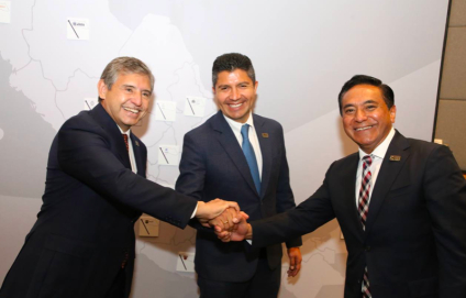 Lalo Rivera presente en la firma para la creación de la Asociación de Ciudades Capitales de México
