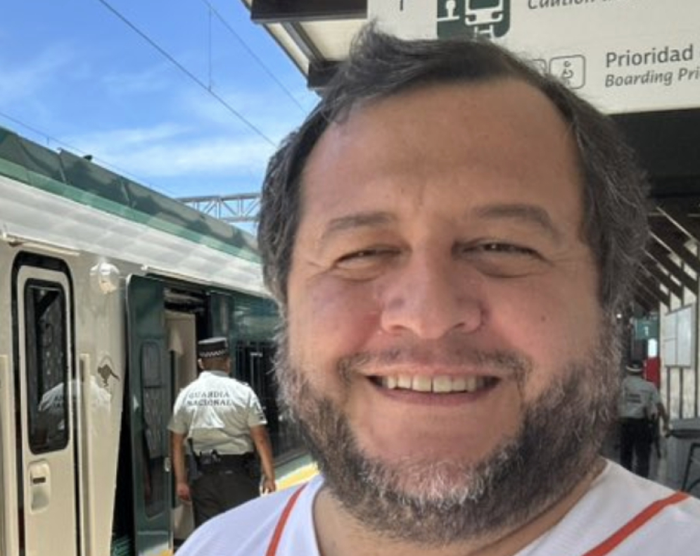 José Ramón López Beltrán justifica fotografías vacacionando en hotel de lujo: “no soy funcionario ni manejo recursos púbicos”, dice